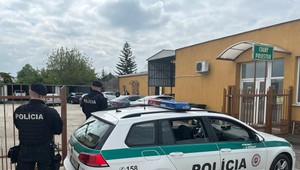 Cigarety, alkohol a ponožky: Colníci zadržali ženu s nelegálnym tovarom dvakrát za mesiac