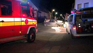 Vážna nehoda v Hybe. Vodiča (49) ratovali miestni