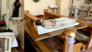 Zlodej zdevastoval kostol v Bratislave: Rozbíjal všetko, čo videl, napadol aj kňaza