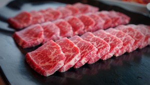 Prvé umelé mäso mieri do reštaurácií. Vyrobené je v laboratóriu