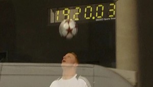 S loptou žongloval 19 hodín a 30 minút!