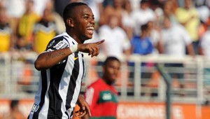 Robinho sa baví! Výkop brankára, štyri dotyky a gól! Fans Santosu vo vytržení...
