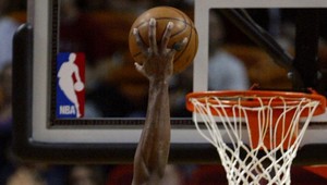 Lakers rozstrieľali Sacramento, Charlotte si udržalo šancu na postup