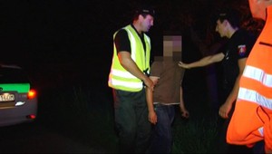 Ožratého vodiča krotili policajti. Zaútočil na štáb Jojky!