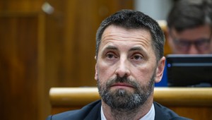 SaS podáva trestné oznámenie za predražený nákup počítačov