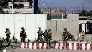 Útok na veľvyslanectvo USA neprežili štyria vojaci