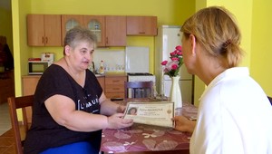 Žena roky opatrovala dcéru. Po jej smrti zistila, že na príspevok nemá nárok