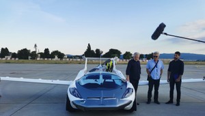 Historický míľnik: Slovák priletel z Nitry do Bratislavy  na lietajúcom aute