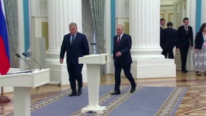 Maďarský premiér zmiernil víza pre Rusov a Bielorusov. Európska komisia chce vysvetlenie