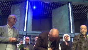 Voda v divadle nemusí znamenať katastrofu. Diváci zareagovali potleskom v stoji!