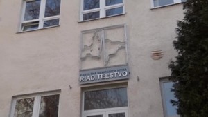 Muža v bolestiach podľa manželky nechceli hospitalizovať. Nemocnica tvrdí, že nič nezanedbala