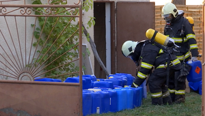 Hasiči narazili pri požiari na podozrivé sudy s neznámymi chemikáliami. Na pomoc prišla aj NAKA