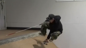 Skejtbordista s bielou paličkou. Ani zrak mu nie je prekážkou, o svoje sny sa obrať nenechal