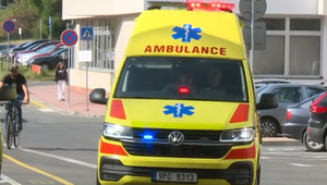 Muž prežil pád zo siedmeho poschodia. Zrejme sa pokúsil o samovraždu