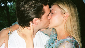 Prezradili termín svadby! Brooklyn Beckham ide do chomúta, mama Victoria vyberá šaty neveste!