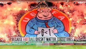 Fanúšikovia Legie Varšava poslali pekný odkaz vedeniu UEFA