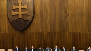 Poslanci rokovali o zdravotníctve a školstve hodiny, skončili o pol tretej