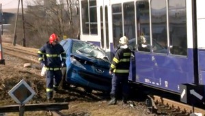 Zrážka s vlakom, v aute sedela matka troch detí