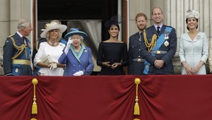 Celá kráľovská rodina navštívila Meghan a Harryho. Je už DIEŤA na svete?!