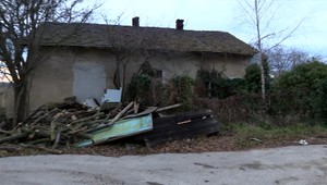 V zadymenom dome našli telo mŕtveho muža
