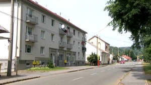 Muž sa s nožom v ruke vyhrážal žene zabitím: Do väzby ísť nemohol, strážia ho v nemocnici