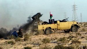 Kaddáfí páli po lietadlách, pozrite sa...