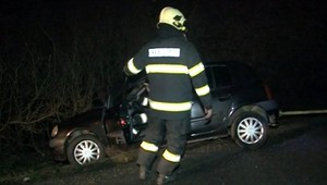 Vodič vyletel na rovnej ceste do priekopy, nafúkal takmer tri promile