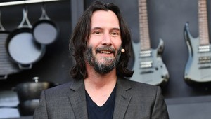 Zobrali sa? Takto načapali paparazzi Keanu Reevesa so svojou láskou