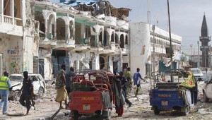 Islamisti zaútočili na hotel, zahynulo 18 ľudí