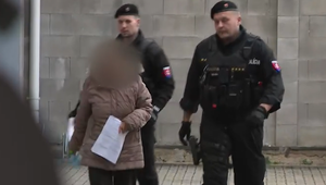 Žena v amoku dobodala svojho druha do krku. "Teraz buď geroj", povedala mu žena podľa uznesenia