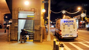 Ženu, ktorá sotila cestujúceho v metre pod vlak, zatkli