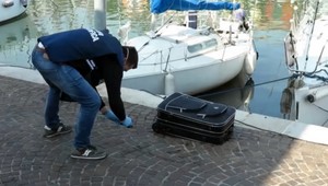 Matka dala dcéru do kufra a hodila do mora