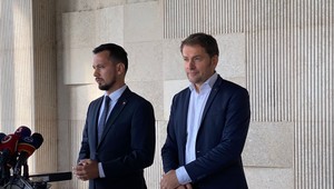 Na podnet Šeligu začala francúzska prokuratúra konanie ohľadne Počiatkovej vily v Cannes. Počiatek reaguje