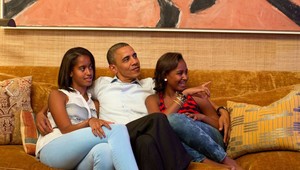 Obamovu dcéru prenasleduje tridsaťročný chlap