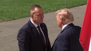 Nawrocki sa má stretnúť s Orbánom, hovorca kritizoval účasť Szijjártóa v Pekingu