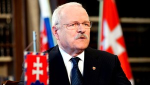 Návšteva Švajčiarska. Rýchlik s Gašparovičom zrazil ženu