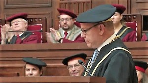 Koronavírus udrel v kráľovskej rodine! Nakazená je hlava kniežatstva!