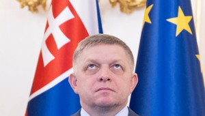 Protesty sú podľa Fica klamstvom a ide na nich o ochranu Šimečkovej rodiny. Občanov pozval na Slavín