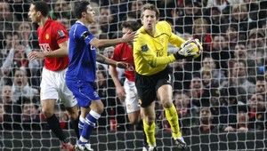 ManU zvýšil svoj náskok na 5 bodov, brankár Van der Sar prekonal rekord