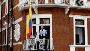 Assange (41) vyzval Obamu, nech zastaví hon na čarodejnice