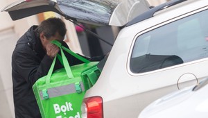 Jedlo z donášky vám asi nedovezú. Kuriéri vyhlásili štrajk, hovoria o vykorisťovaní