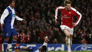 Arsenal a Bayern prvými štvrťfinalistami LM