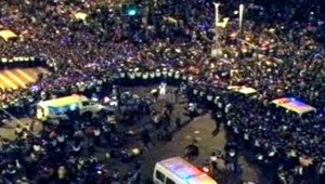 Smrtiaca tlačenica, zrejme pre falošné bankovky zomrelo na Silvestra 36 ľudí