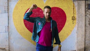 Je to oficiálne. Spevák Chris Martin tvorí pár so slávnou herečkou