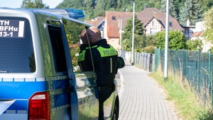 Žiak bodol nožom učiteľku do brucha. Polícia ho zadržala