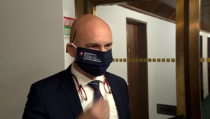 Za ľudí sa pýtajú ministra školstva na jeho diplomovku