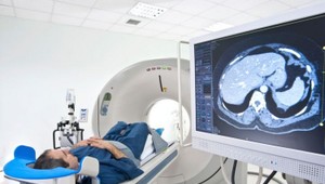 Muža vtiahol prístroj na magnetickú rezonanciu, zomrel