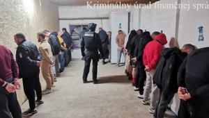 Zadržaní aktéri z najväčšej nelegálnej výrobne cigariet už poznajú svoj trest