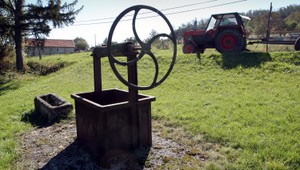 Dôchodca kopal studňu, zasypalo ho