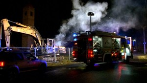 V Plešivci zhorel bager, majiteľ škody počíta v desaťtisícoch